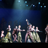 きらびやかなダンスショー