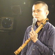 MCも務める、神永 JOHN 大輔さん(尺八)