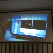 手首に取り付ける「Digits」は手の動きをより鮮明に読み取ることができます