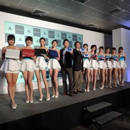 PSガールズ達が新色モデルのPS3とPS Vitaを紹介