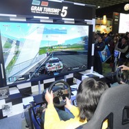 『グランツーリスモ 5』は実際の運転さながらのプレイが楽しめます