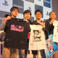 サイン入りTシャツにファンも大喜びの様子