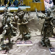 【ワンフェス2013冬】雪ミクと仏像とZETMAN・・・ケンエレファントブースのクオリティに驚く