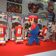 【JAEPO 2013】一足先に全部新しくなった『マリオカート アーケードグランプリDX』を体験 ― ステージにはマリオと我が家が登場