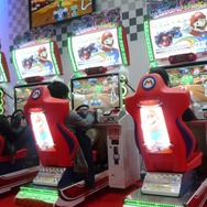 画面上の電飾に注目。スタートカウントダウンに連動しています