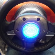 アイテムボタンはハンドルの真ん中のボタンで使います