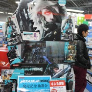 開店前から行列も！遂に発売した『METAL GEAR RISING』販売店舗の様子をお届け