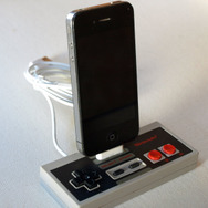 ファミコンコントローラー風iPhoneドック