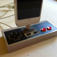 ファミコンコントローラー風iPhoneドック