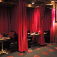 この座席の名前は・・・「犠牲者の部屋」