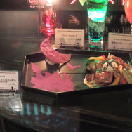 月夜に照らされた漆黒の呪い―悪魔城の幻影― ~チキンと彩り野菜のグーラッシュ サワークリーム添え~