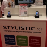 【MWC 2013】富士通、海外向けらくらくスマートフォン「STYLISTIC」を初披露
