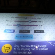 デモは、スマートフォンを購入する際に各種オプションを自動かするものだった