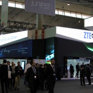 奥には商談用のブースも構えている