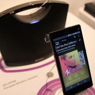 スピーカーとのペアリングでNFCで行う