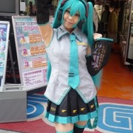 『初音ミク -Project DIVA- F』発売記念抽選会レポ ― 内海プロジェクトマネージャーインタビューも