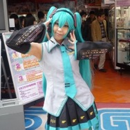 『初音ミク -Project DIVA- F』発売記念抽選会レポ ― 内海プロジェクトマネージャーインタビューも