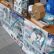 『初音ミク -Project DIVA- F』発売記念抽選会レポ ― 内海プロジェクトマネージャーインタビューも