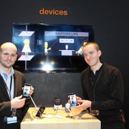 デバイスチームの担当者とプレス担当のJeff氏