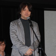 講評を述べるレベルファイブ日野晃博社長
