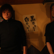 右：駄菓子バーの小泉氏。駄菓子バーがコラボメニューを展開するのはこれが初めて