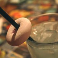 マドラーにささったマシュマロはおいしくいただけます