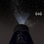 投影する星空のなかに登場する“タイ・ファイター”のイメージ