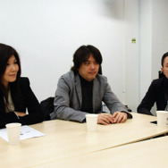 左からガンバリオン山倉: 千賀子氏、レベルファイブ日野晃博氏、サイバーコネクトツー松山洋氏