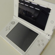 画面の周りは全面白色です