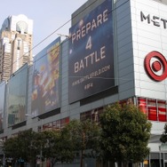 METREONに掲げられた「PREPARE 4 BATTLE」の広告
