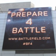 両端に掲げられているもの