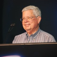 パイオニア賞を受賞したスティーブ・ラッセル氏