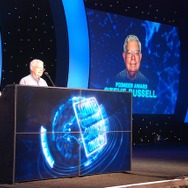 パイオニア賞を受賞したスティーブ・ラッセル氏