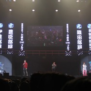 舞台上からメンバーを見守るリーダー達