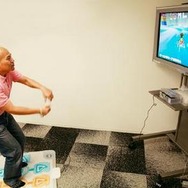 都竹茂樹・高知大医学部准教授がWii『ファミリートレーナー』を体験