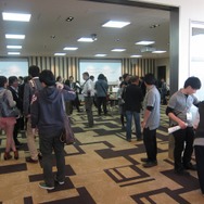 会場ではファイナリストによるデモと懇親会も開催された