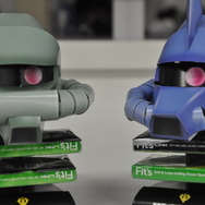 台にガムの箱を挟むことができます