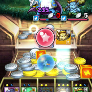 ときどき宝珠と呼ばれている青い玉や赤い玉がゴロゴロと落ちてきます