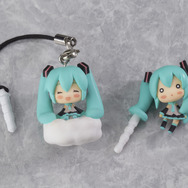 「初音ミク」のイヤホンジャックアクセサリー8月発売 ― 人気イラストレーターのデザインで立体化