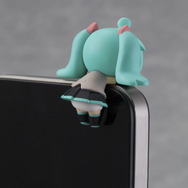 「初音ミク」のイヤホンジャックアクセサリー8月発売 ― 人気イラストレーターのデザインで立体化