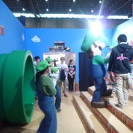 生放送に乱入するルイージ