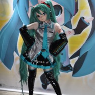 【ニコニコ超会議2】『Project mirai 2(仮)』や新作フィギュアで賑わったセガブースをフォトレポ