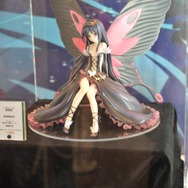 【ニコニコ超会議2】黒雪姫や深海少女など、新作フィギュアが展示された「グッスマブース」