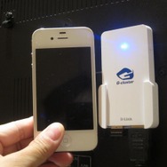 テレビの背面に設置でき、電源はUSBでバスパワー供給される