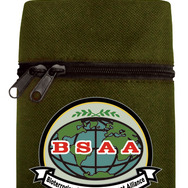 体験者にはノベルティをプレゼント。こちらは「BSAA カラビナ付サバイバルポーチ」