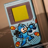 ロックマンモチーフのカスタムゲームボーイ