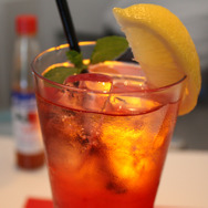 クランベリージュースの甘酸っぱいドリンクです