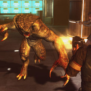 武器を片手にクリーチャーと対峙