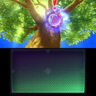 木の周りを飛び回る妖怪を発見