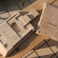 インテリアにもピッタリ、リアルでカッコイイ、ファミコンモチーフのオリジナルギター